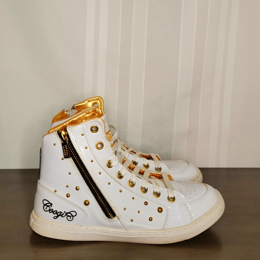 VINTAGE COOGI WHITE AND GOLD SNEAKER SHOE